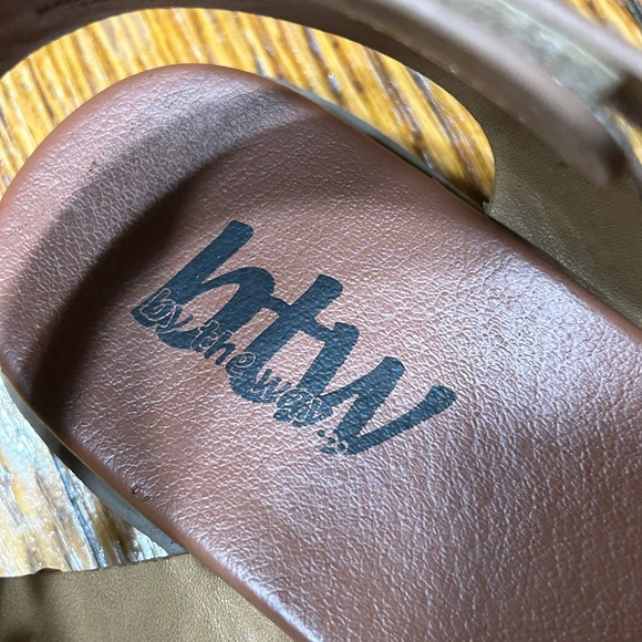 BTW Farrah brown casual sandal.  Girls size 3.  Velcro strap. - Picture 2 of 9